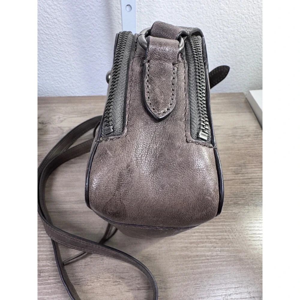 FRYE Genuine Leather Crossbody Shoulder Bag Gray Zip Front‎ Flap Pocket
